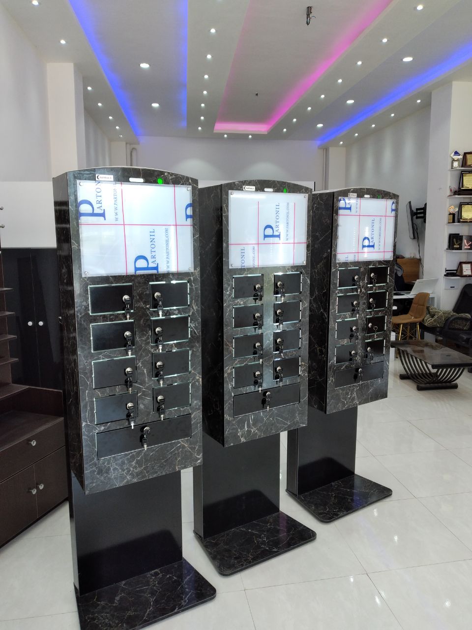  شارژرهای عمومی ایستاده قفل دار - شارژر موبایل اماکن عمومی ایستاده قفل دار -  - شارژر بی سیم  ایستاده قفل دار – ایستگاه شارژ  ایستاده قفل دار - شارژرهای فست  ایستاده قفل دار - شارژر ایستاده قفل دار – استند موبایل  ایستاده قفل دار – استند عمومی موبایل  ایستاده قفل دار – شارژر عمومی  ایستاده قفل دار – تابلو اعلانات – تابلو اطلاعات هوشمند – شارژر چندتایی – تابلو اطلاع رسانی 