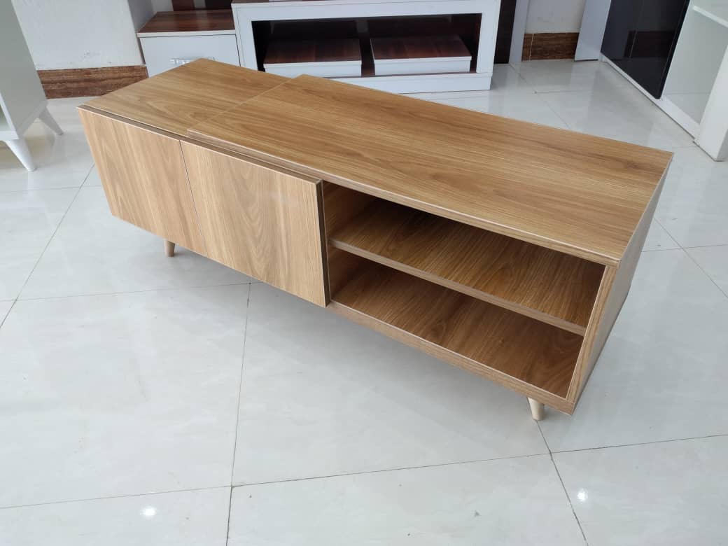 میز تلویزیون زمینی مدل ساده درب مگنتی