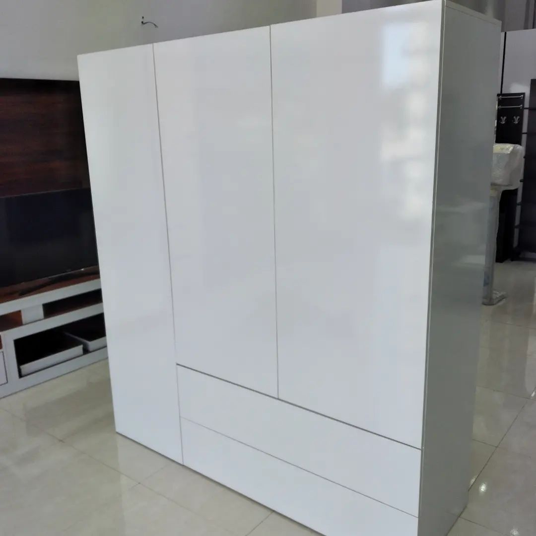 کمد لباس جادار بدون دستگیره مدل W2